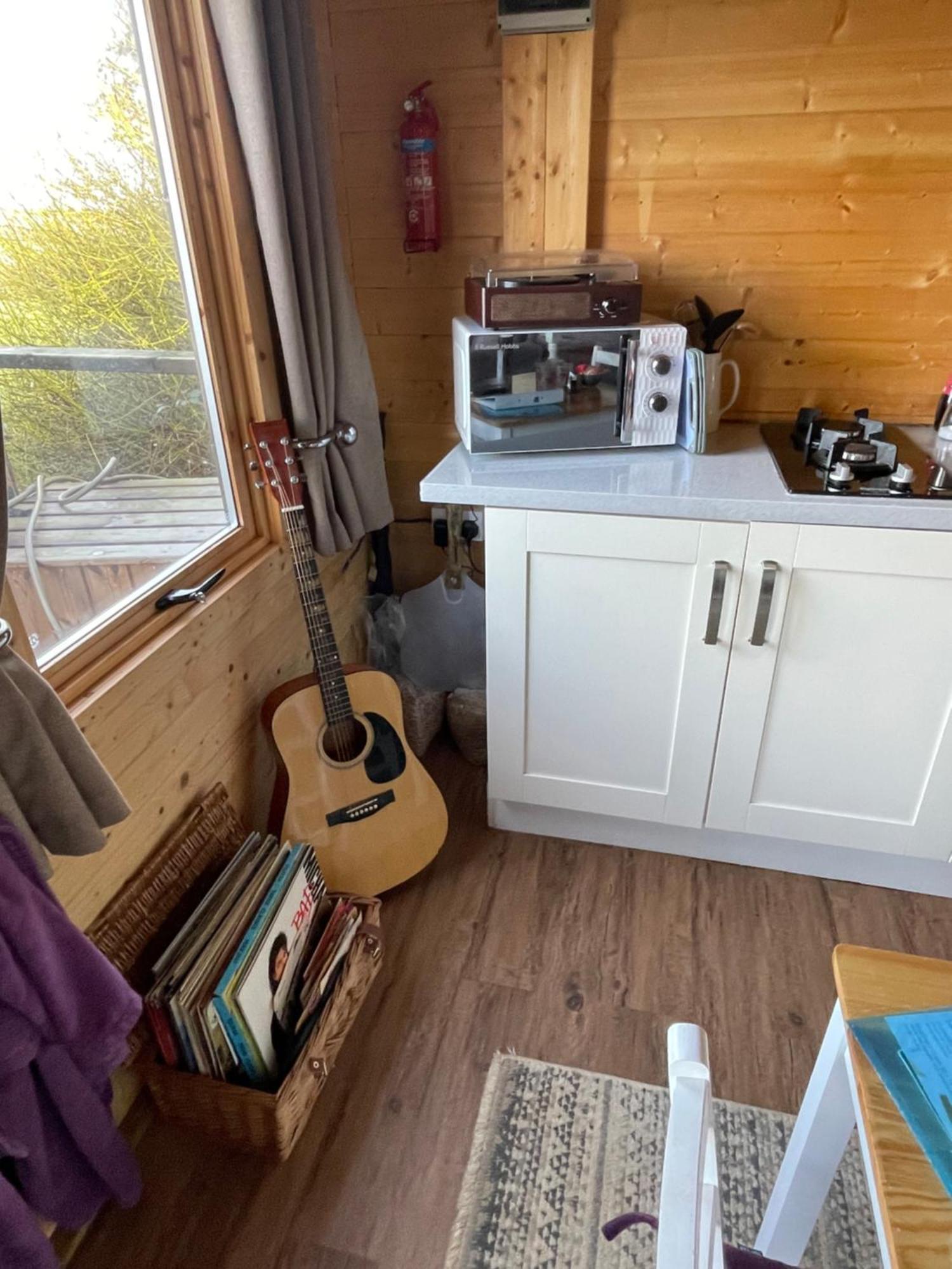 Cosy Cabin In Annie'S Meadow West Meon Exterior foto